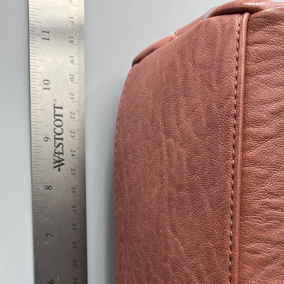 JESSICA SIMPSON REDDISH BROWN FAUX LEATHER CROSSBODY BAG W/BLACK METAL HARDWARE - Picture 5 of 10